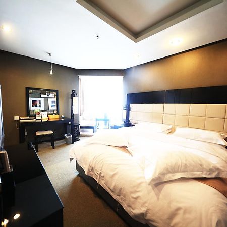 Xinjiang Yema International Clubhouse Hotel Urumqi Exterior foto